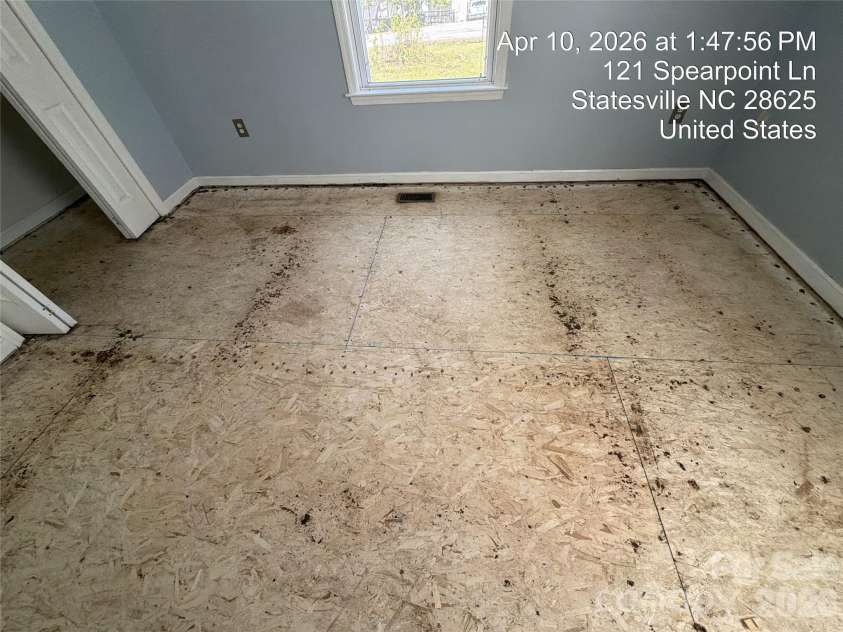 121 Spearpoint Lane, Statesville, NC 28625.  MLS# CAR4374440, YatesRealty ID 15248. 