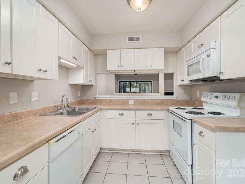 8005 Horse Chestnut Lane, Charlotte, NC 28277.  MLS# CAR4262727, YatesRealty ID 1525. 