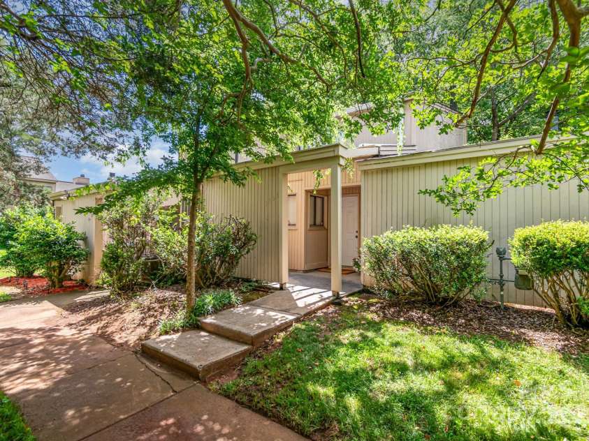 8005 Horse Chestnut Lane, Charlotte, NC 28277.  MLS# CAR4262727, YatesRealty ID 1525. 