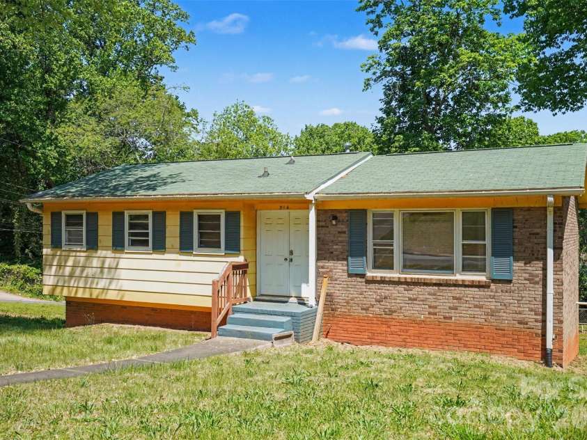 314 Westham Ridge Road, Charlotte, NC 28217.  MLS# CAR4373992, YatesRealty ID 15250. 