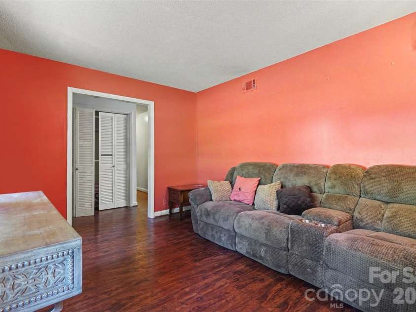 314 Westham Ridge Road, Charlotte, NC 28217.  MLS# CAR4373992, YatesRealty ID 15250. 