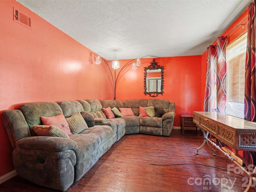 314 Westham Ridge Road, Charlotte, NC 28217.  MLS# CAR4373992, YatesRealty ID 15250. 