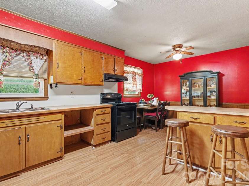 314 Westham Ridge Road, Charlotte, NC 28217.  MLS# CAR4373992, YatesRealty ID 15250. 