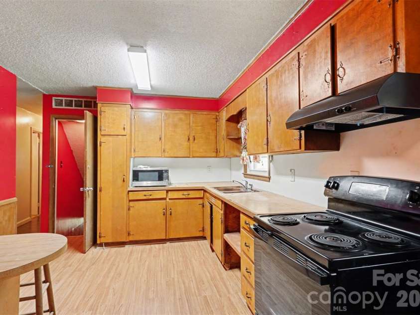 314 Westham Ridge Road, Charlotte, NC 28217.  MLS# CAR4373992, YatesRealty ID 15250. 