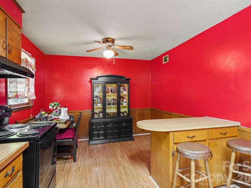 314 Westham Ridge Road, Charlotte, NC 28217.  MLS# CAR4373992, YatesRealty ID 15250. 