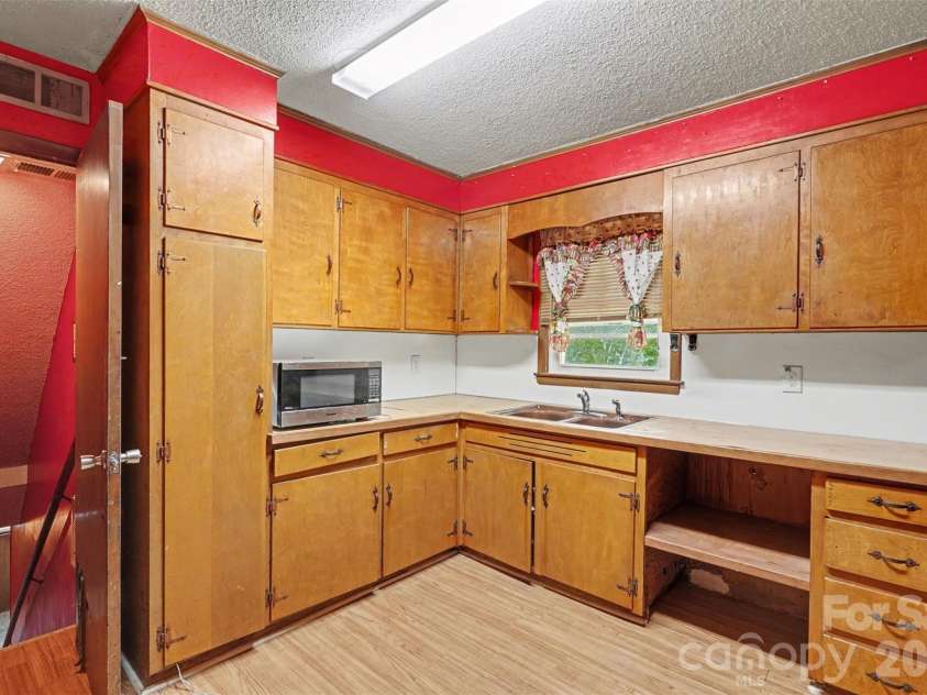 314 Westham Ridge Road, Charlotte, NC 28217.  MLS# CAR4373992, YatesRealty ID 15250. 
