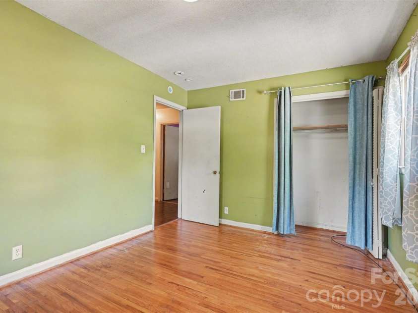314 Westham Ridge Road, Charlotte, NC 28217.  MLS# CAR4373992, YatesRealty ID 15250. 