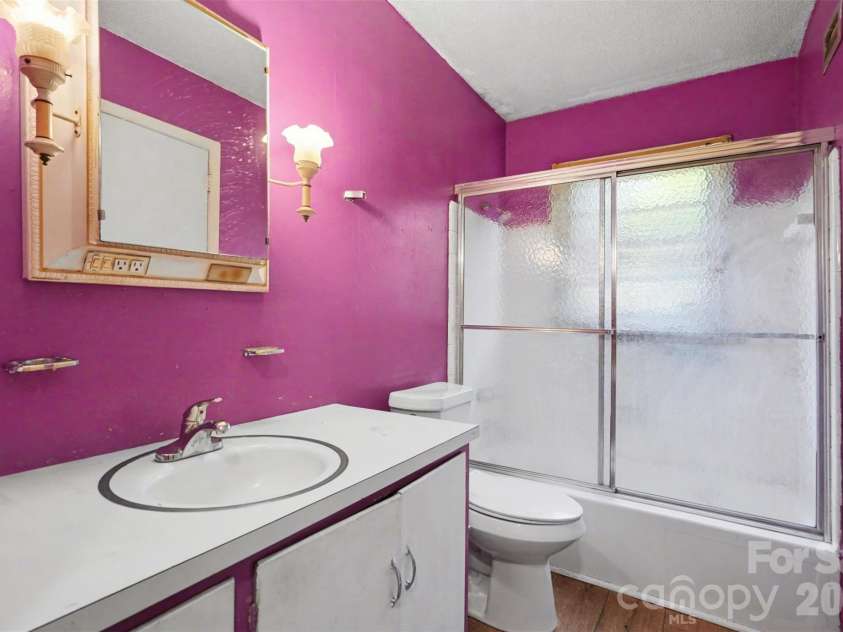 314 Westham Ridge Road, Charlotte, NC 28217.  MLS# CAR4373992, YatesRealty ID 15250. 