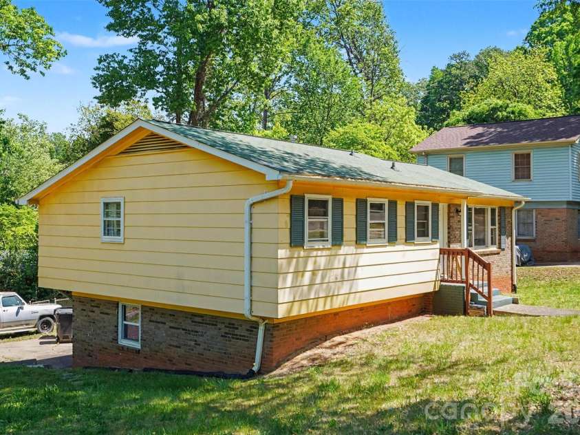 314 Westham Ridge Road, Charlotte, NC 28217.  MLS# CAR4373992, YatesRealty ID 15250. 