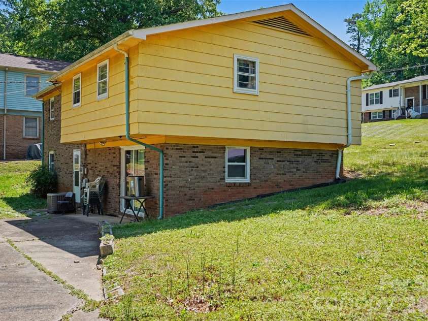 314 Westham Ridge Road, Charlotte, NC 28217.  MLS# CAR4373992, YatesRealty ID 15250. 