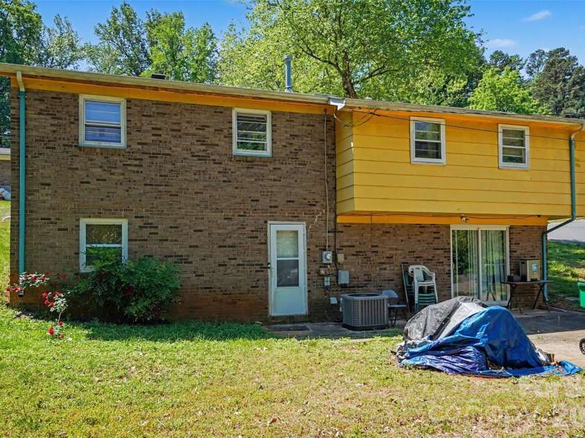 314 Westham Ridge Road, Charlotte, NC 28217.  MLS# CAR4373992, YatesRealty ID 15250. 