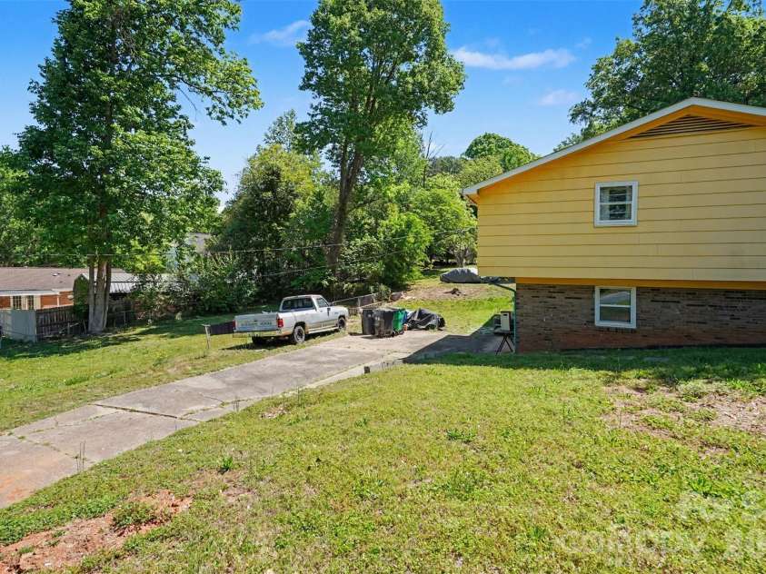 314 Westham Ridge Road, Charlotte, NC 28217.  MLS# CAR4373992, YatesRealty ID 15250. 