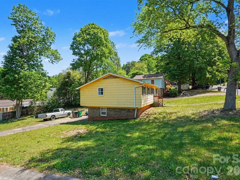314 Westham Ridge Road, Charlotte, NC 28217.  MLS# CAR4373992, YatesRealty ID 15250. 