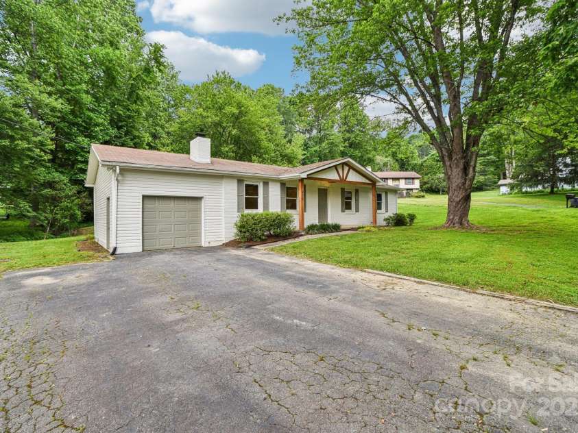 478 Stoney Gardens Court, Hendersonville, NC 28791.  MLS# CAR4263882, YatesRealty ID 15250. 