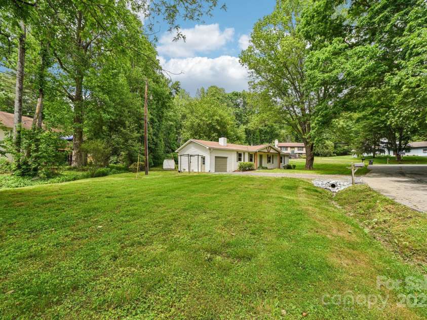 478 Stoney Gardens Court, Hendersonville, NC 28791.  MLS# CAR4263882, YatesRealty ID 15250. 