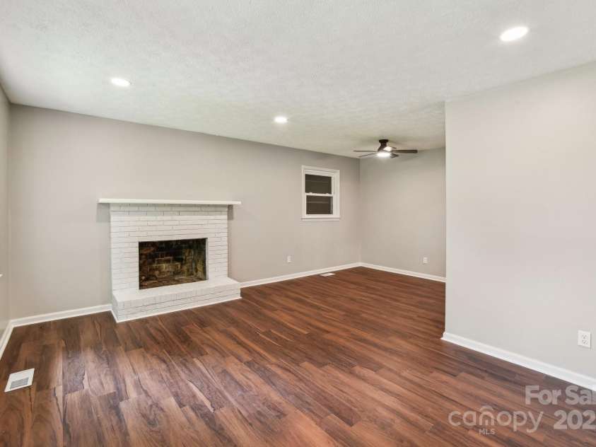 478 Stoney Gardens Court, Hendersonville, NC 28791.  MLS# CAR4263882, YatesRealty ID 15250. 