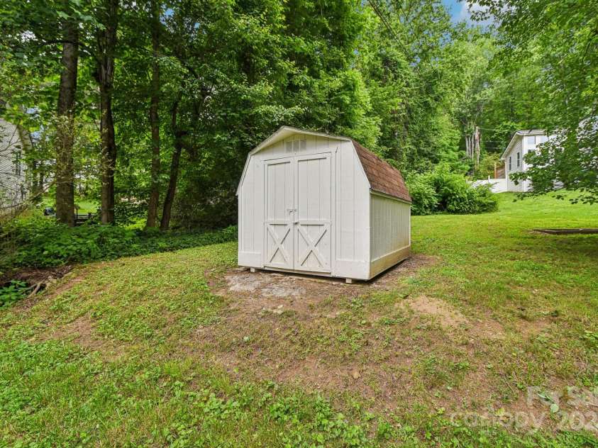 478 Stoney Gardens Court, Hendersonville, NC 28791.  MLS# CAR4263882, YatesRealty ID 15250. 