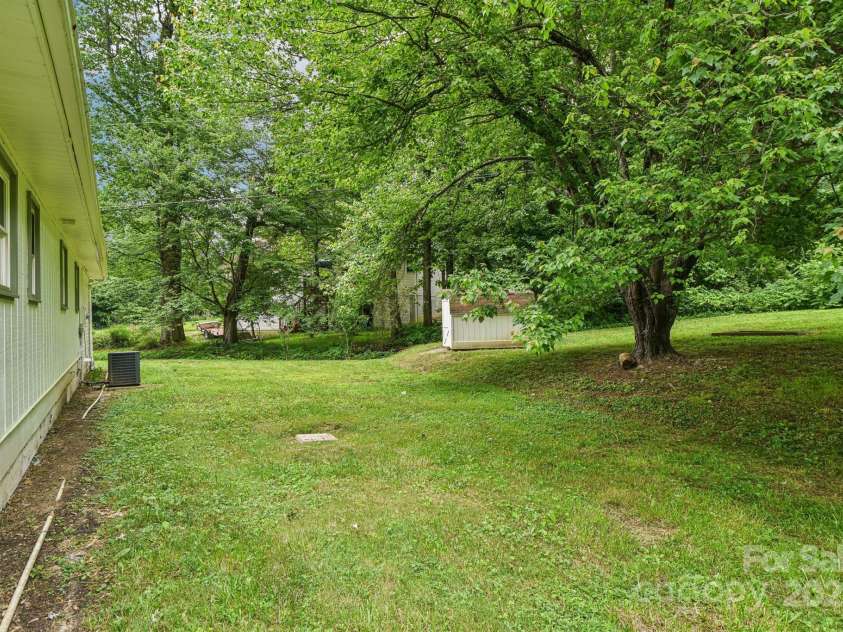 478 Stoney Gardens Court, Hendersonville, NC 28791.  MLS# CAR4263882, YatesRealty ID 15250. 