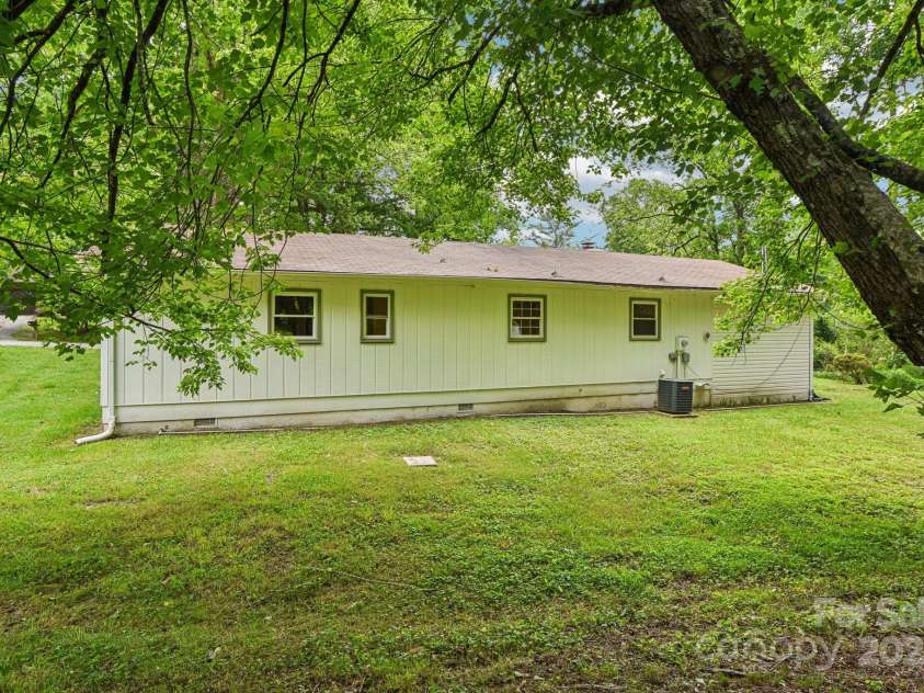 478 Stoney Gardens Court, Hendersonville, NC 28791.  MLS# CAR4263882, YatesRealty ID 15250. 