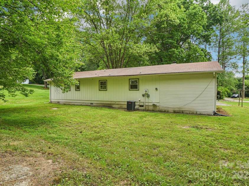 478 Stoney Gardens Court, Hendersonville, NC 28791.  MLS# CAR4263882, YatesRealty ID 15250. 