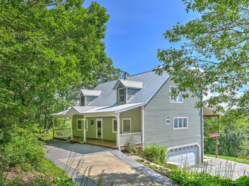 58 Randall Drive, Fairview, NC 28730.  MLS# CAR4263222, YatesRealty ID 15251. 