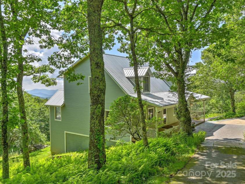 58 Randall Drive, Fairview, NC 28730.  MLS# CAR4263222, YatesRealty ID 15251. 