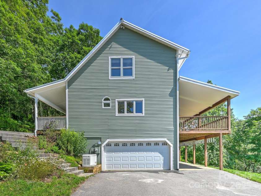 58 Randall Drive, Fairview, NC 28730.  MLS# CAR4263222, YatesRealty ID 15251. 