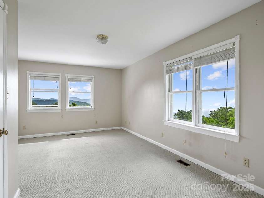 58 Randall Drive, Fairview, NC 28730.  MLS# CAR4263222, YatesRealty ID 15251. 