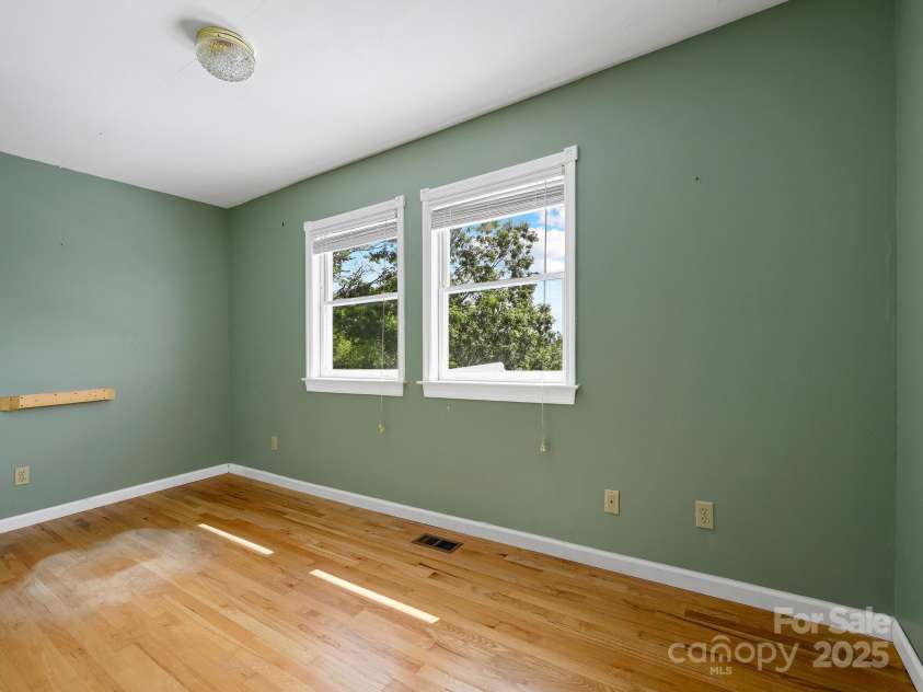 58 Randall Drive, Fairview, NC 28730.  MLS# CAR4263222, YatesRealty ID 15251. 