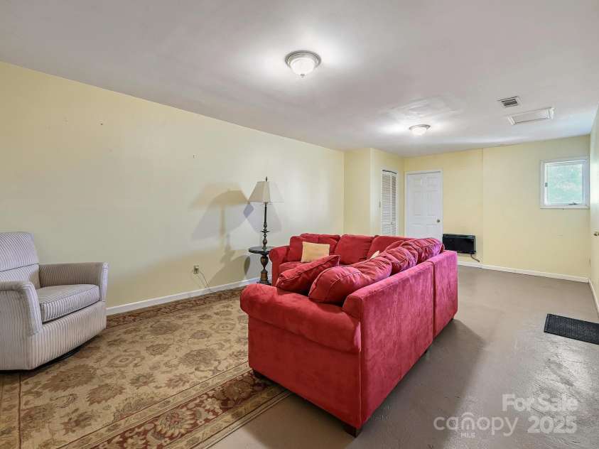 58 Randall Drive, Fairview, NC 28730.  MLS# CAR4263222, YatesRealty ID 15251. 