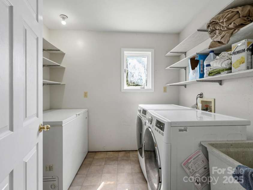 58 Randall Drive, Fairview, NC 28730.  MLS# CAR4263222, YatesRealty ID 15251. 