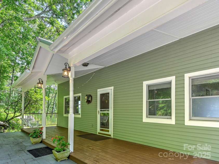 58 Randall Drive, Fairview, NC 28730.  MLS# CAR4263222, YatesRealty ID 15251. 