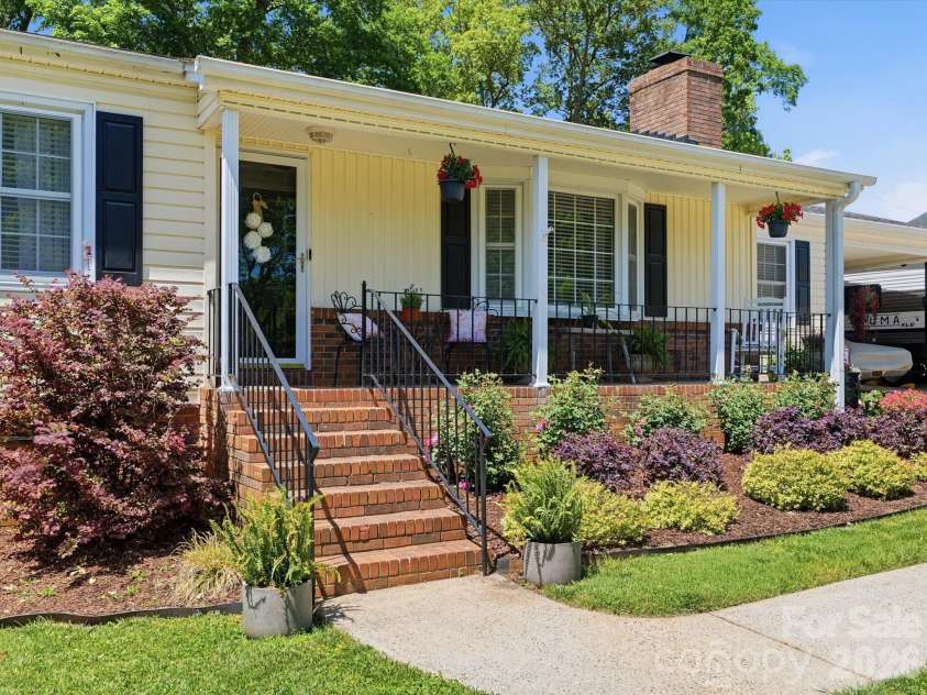 217 Hughey Drive, Gastonia, NC 28056.  MLS# CAR4374482, YatesRealty ID 15252. 