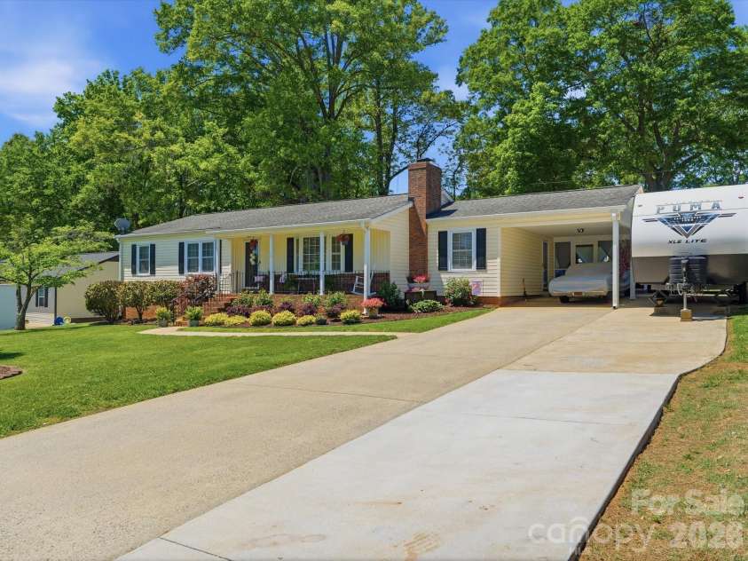 217 Hughey Drive, Gastonia, NC 28056.  MLS# CAR4374482, YatesRealty ID 15252. 
