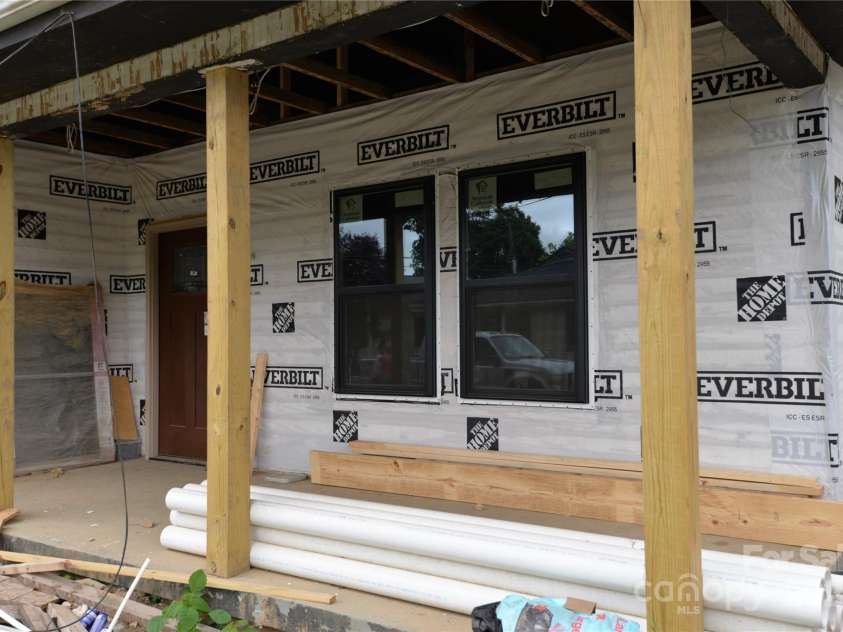 136 Edwards Avenue, Swannanoa, NC 28778.  MLS# CAR4263963, YatesRealty ID 15253. 