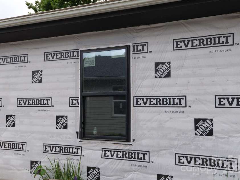 136 Edwards Avenue, Swannanoa, NC 28778.  MLS# CAR4263963, YatesRealty ID 15253. 