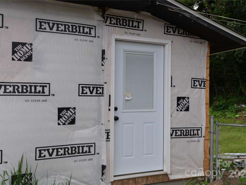 136 Edwards Avenue, Swannanoa, NC 28778.  MLS# CAR4263963, YatesRealty ID 15253. 