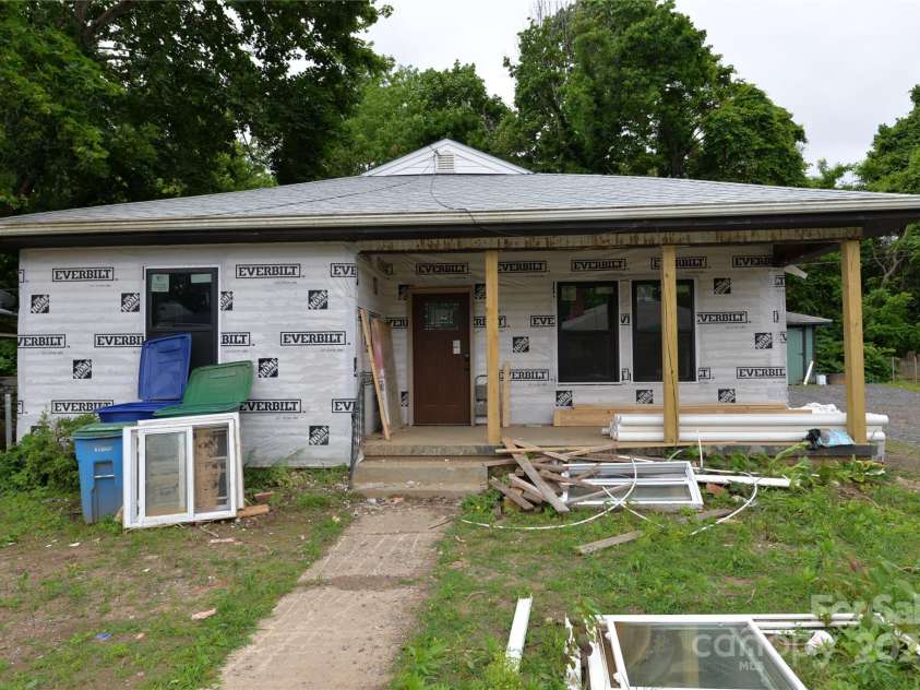 136 Edwards Avenue, Swannanoa, NC 28778.  MLS# CAR4263963, YatesRealty ID 15253. 