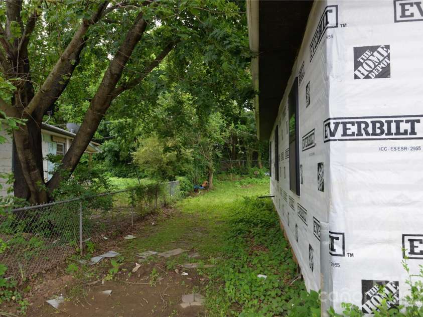 136 Edwards Avenue, Swannanoa, NC 28778.  MLS# CAR4263963, YatesRealty ID 15253. 