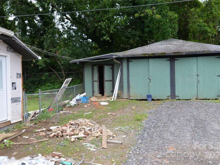 136 Edwards Avenue, Swannanoa, NC 28778.  MLS# CAR4263963, YatesRealty ID 15253. 