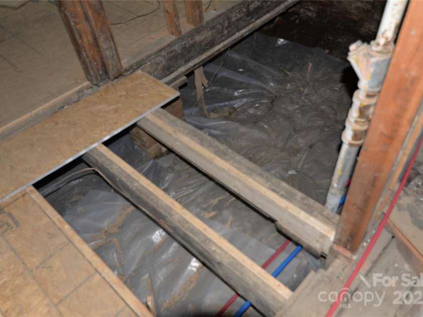 136 Edwards Avenue, Swannanoa, NC 28778.  MLS# CAR4263963, YatesRealty ID 15253. 