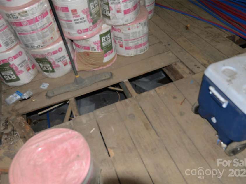 136 Edwards Avenue, Swannanoa, NC 28778.  MLS# CAR4263963, YatesRealty ID 15253. 