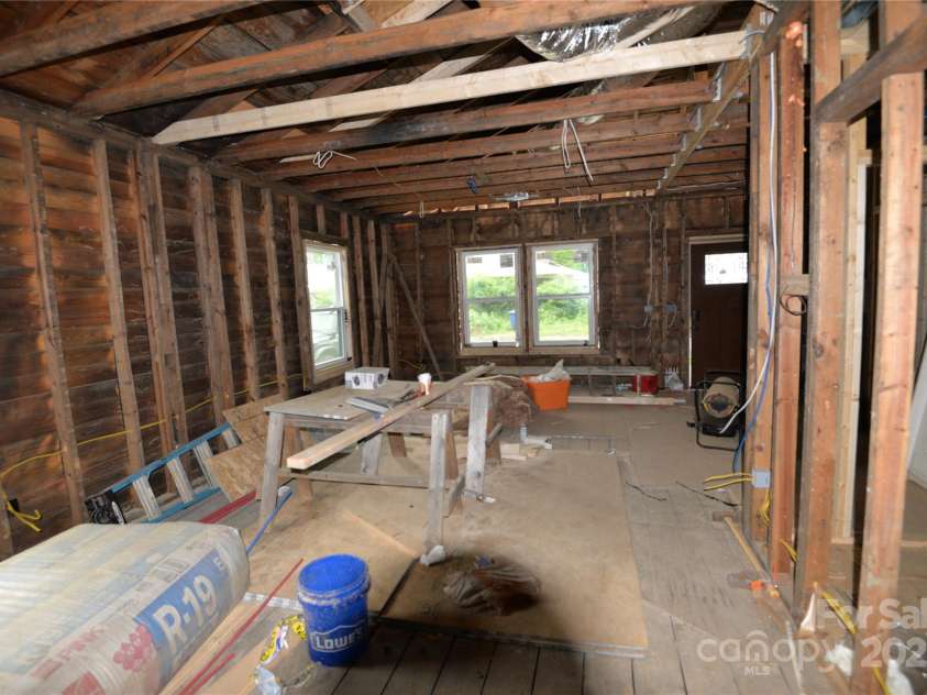 136 Edwards Avenue, Swannanoa, NC 28778.  MLS# CAR4263963, YatesRealty ID 15253. 