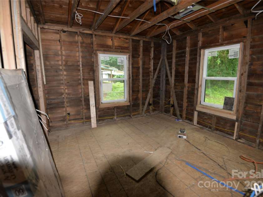 136 Edwards Avenue, Swannanoa, NC 28778.  MLS# CAR4263963, YatesRealty ID 15253. 