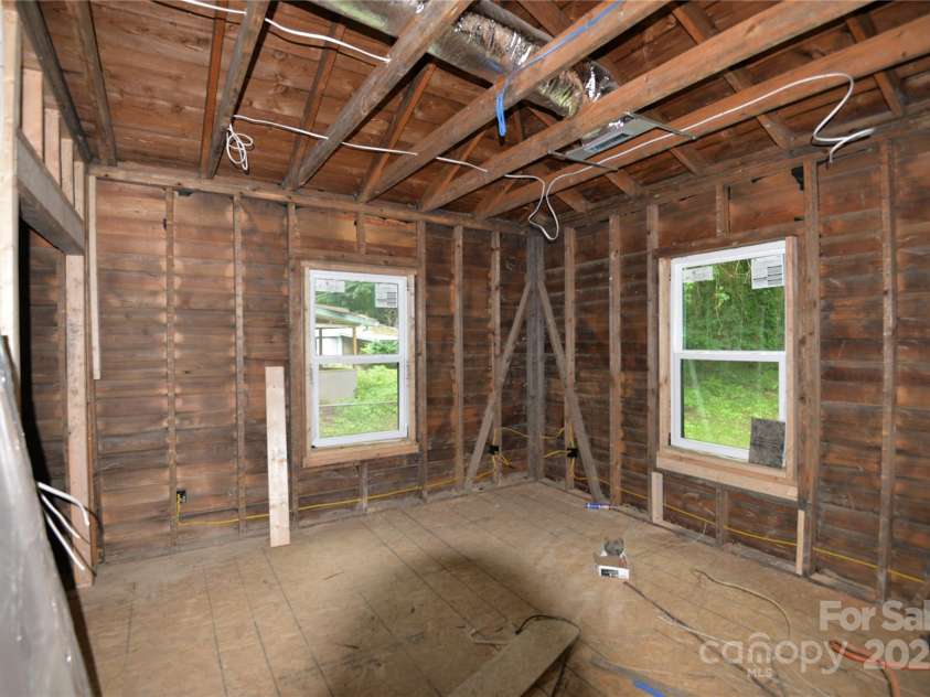 136 Edwards Avenue, Swannanoa, NC 28778.  MLS# CAR4263963, YatesRealty ID 15253. 