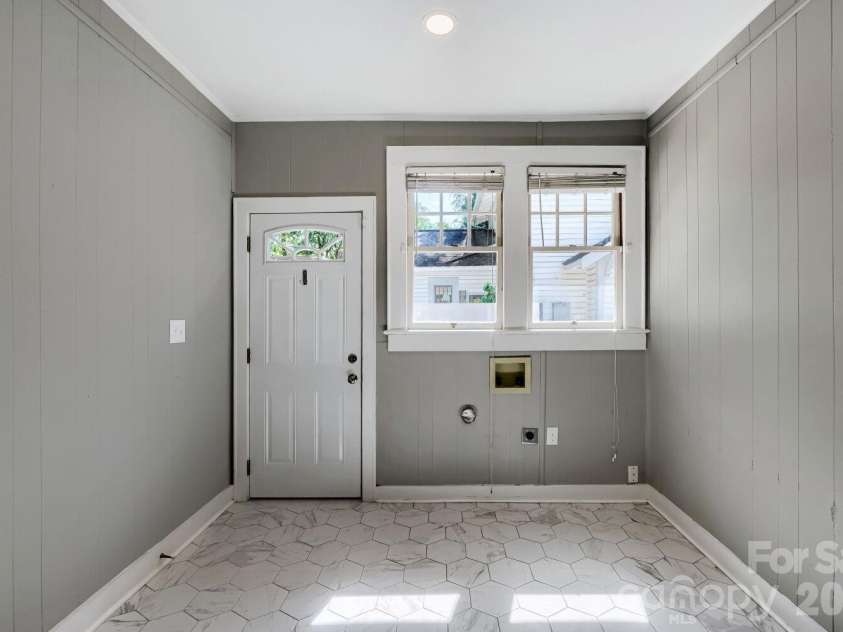 1601 Belvedere Avenue, Charlotte, NC 28205.  MLS# CAR4365475, YatesRealty ID 15254. Laundry