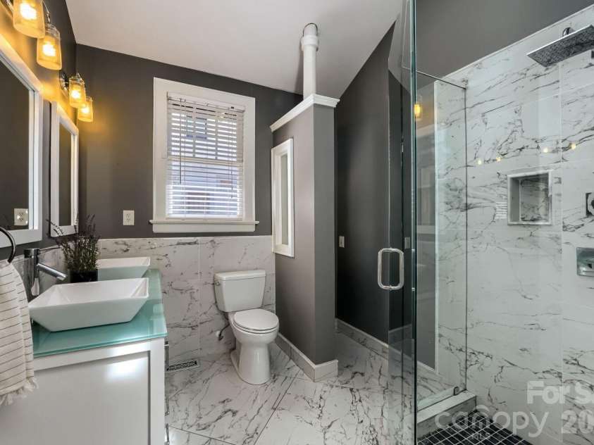 1601 Belvedere Avenue, Charlotte, NC 28205.  MLS# CAR4365475, YatesRealty ID 15254. Primary Bath