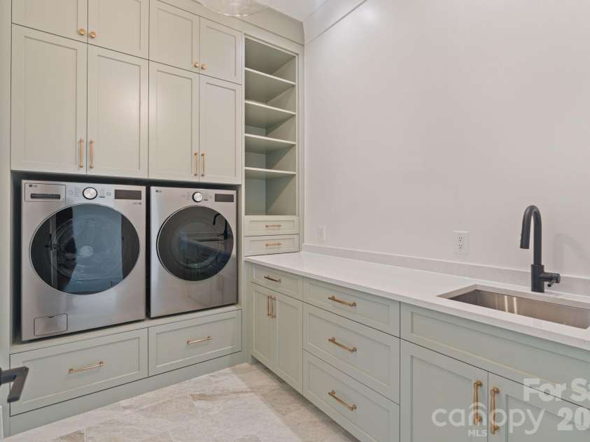 127 Tinker Place, Troutman, NC 28166.  MLS# CAR4394481, YatesRealty ID 15255. Main level laundry room (Laundry also in primary closet and lower level)