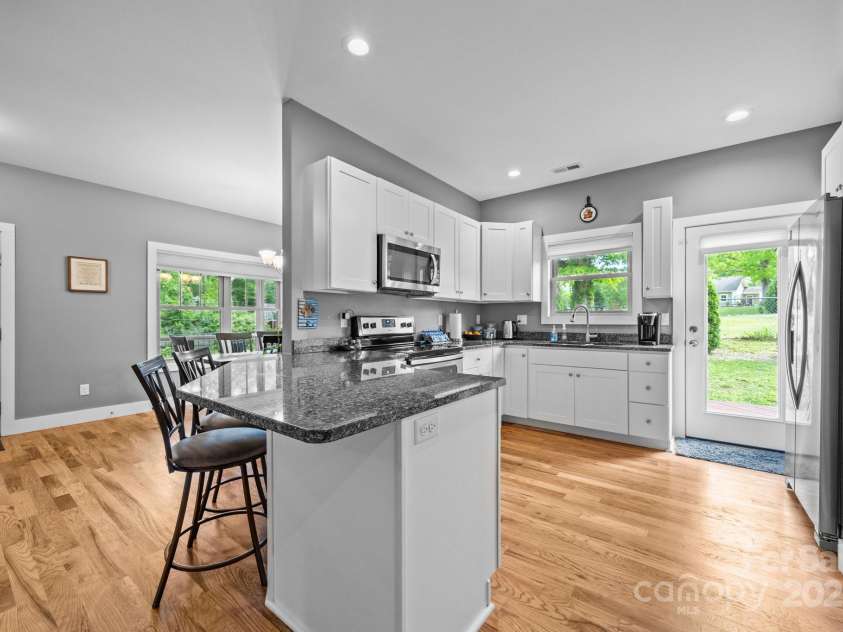 80 New Salem Road, Swannanoa, NC 28778.  MLS# CAR4250323, YatesRealty ID 15255. 