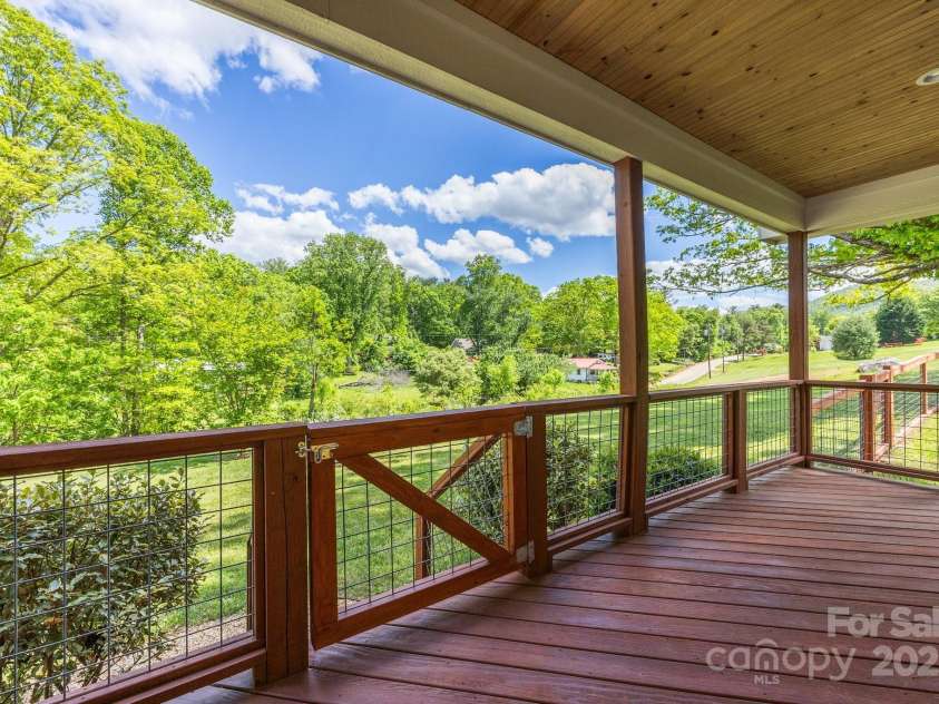 80 New Salem Road, Swannanoa, NC 28778.  MLS# CAR4250323, YatesRealty ID 15255. 